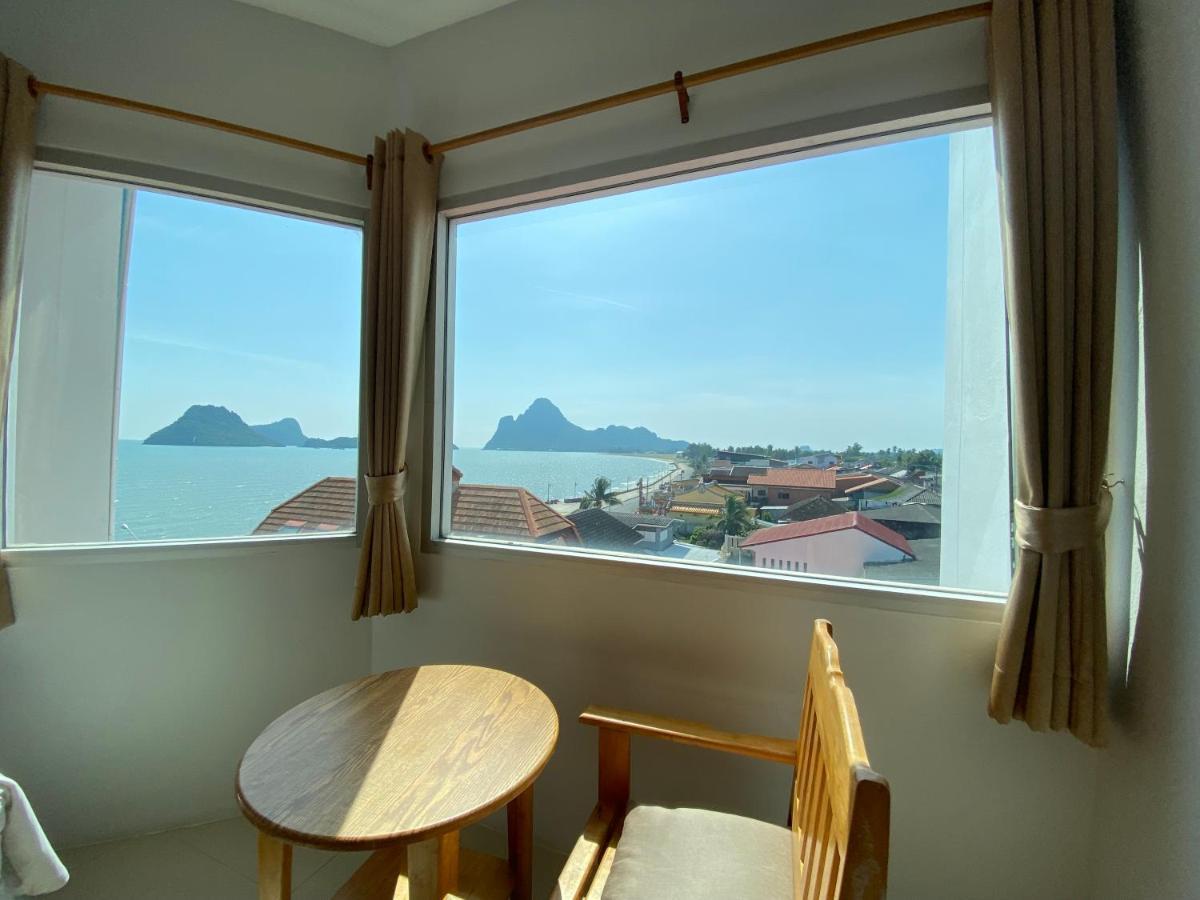 Prachuap Beach Hotel Prachuap Khiri Khan Exterior photo
