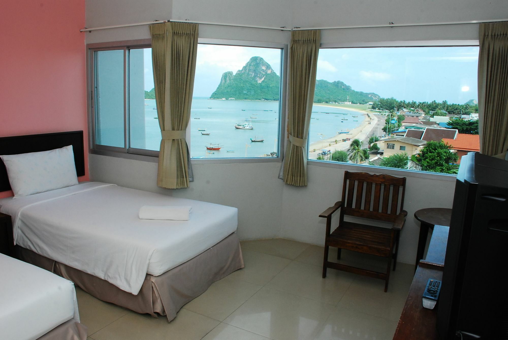 Prachuap Beach Hotel Prachuap Khiri Khan Exterior photo
